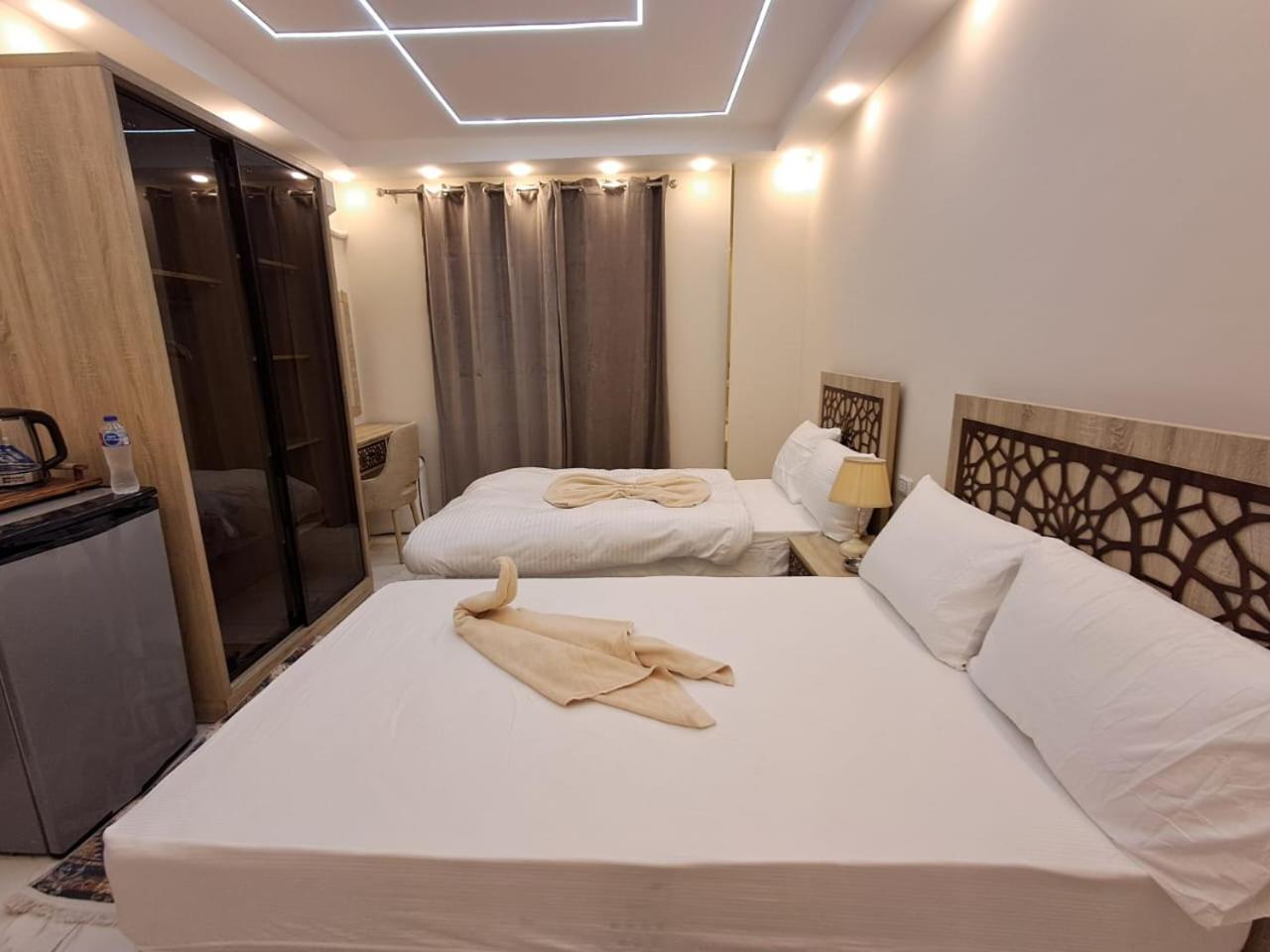 Pyramids East Inn Kafret el-Gabal Екстериор снимка