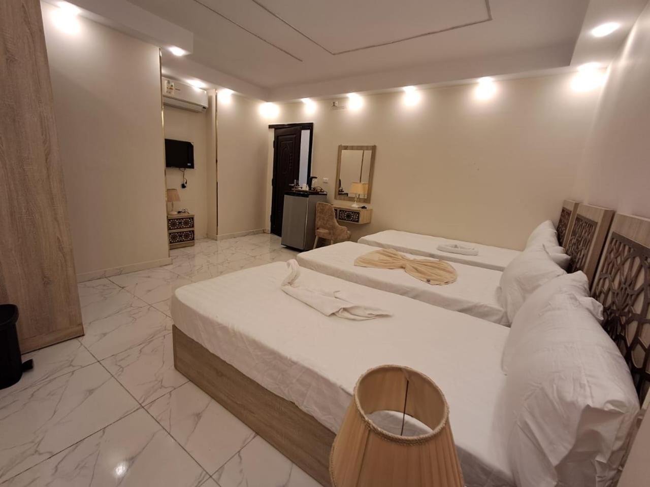 Pyramids East Inn Kafret el-Gabal Екстериор снимка