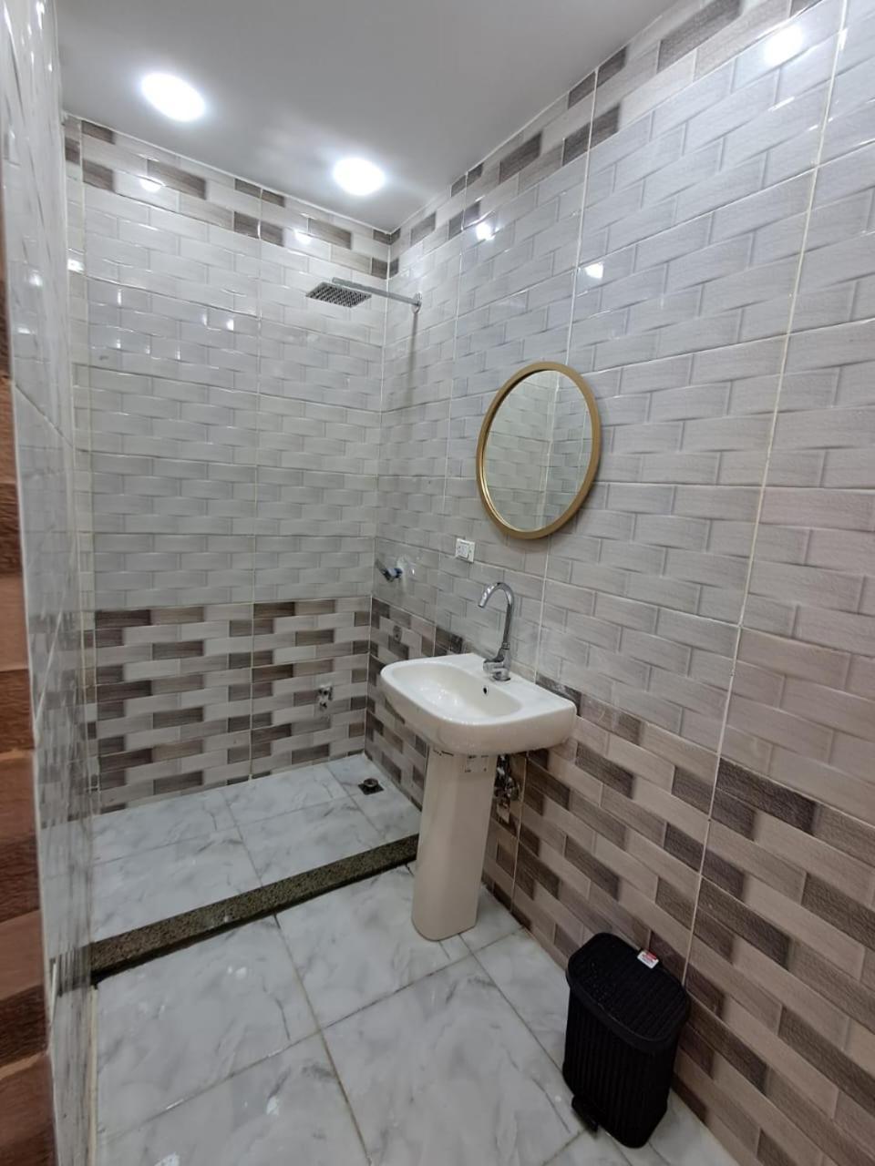 Pyramids East Inn Kafret el-Gabal Екстериор снимка