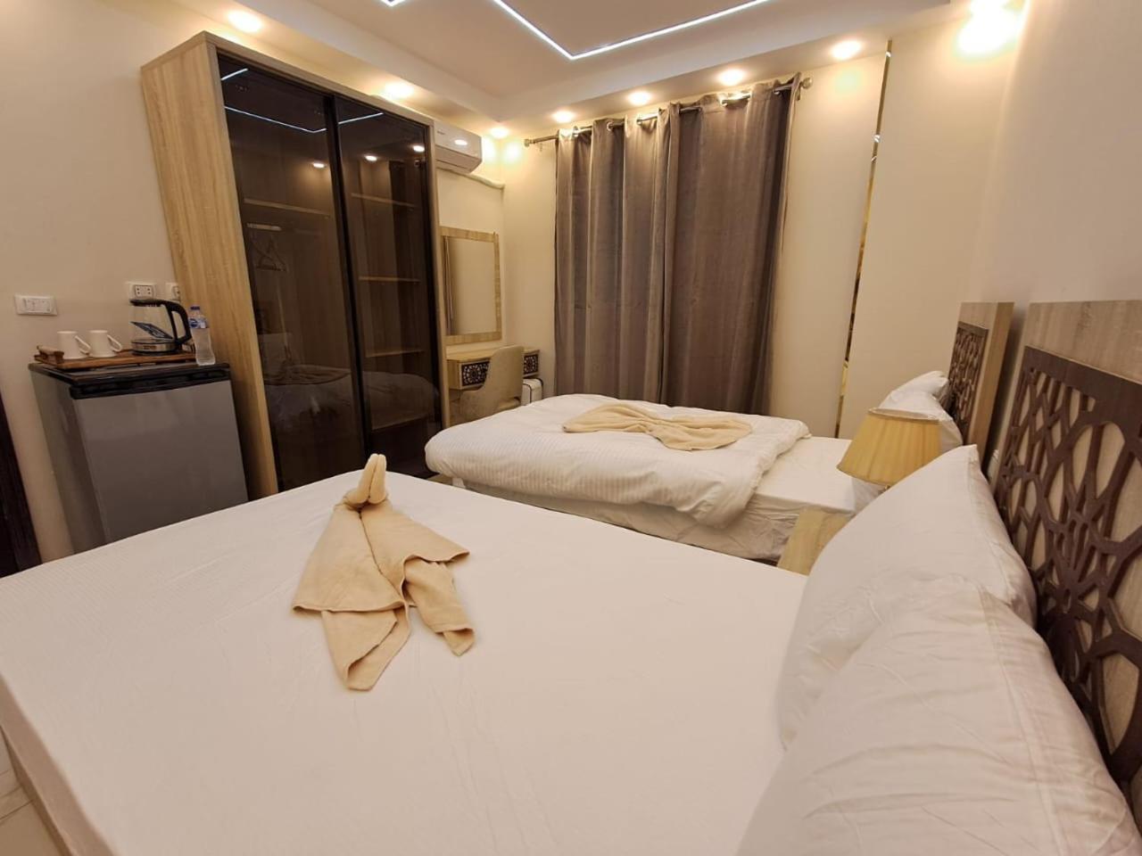 Pyramids East Inn Kafret el-Gabal Екстериор снимка