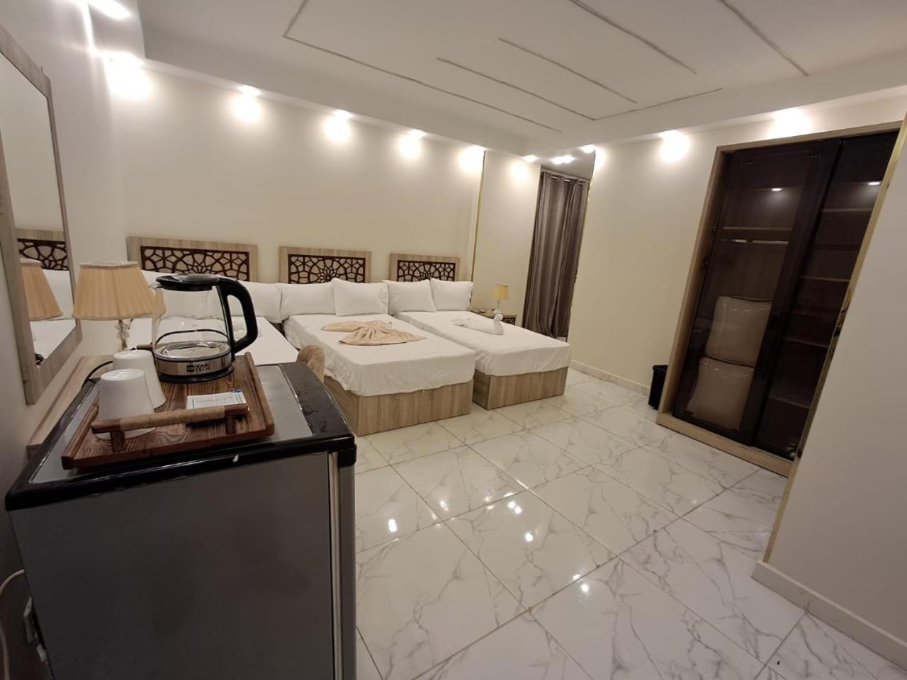 Pyramids East Inn Kafret el-Gabal Екстериор снимка
