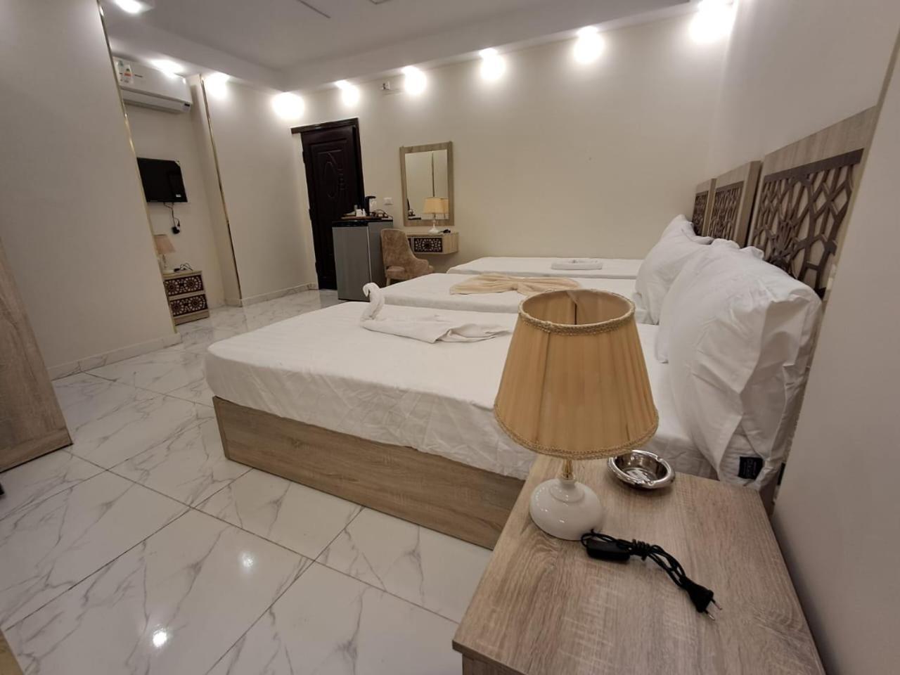 Pyramids East Inn Kafret el-Gabal Екстериор снимка