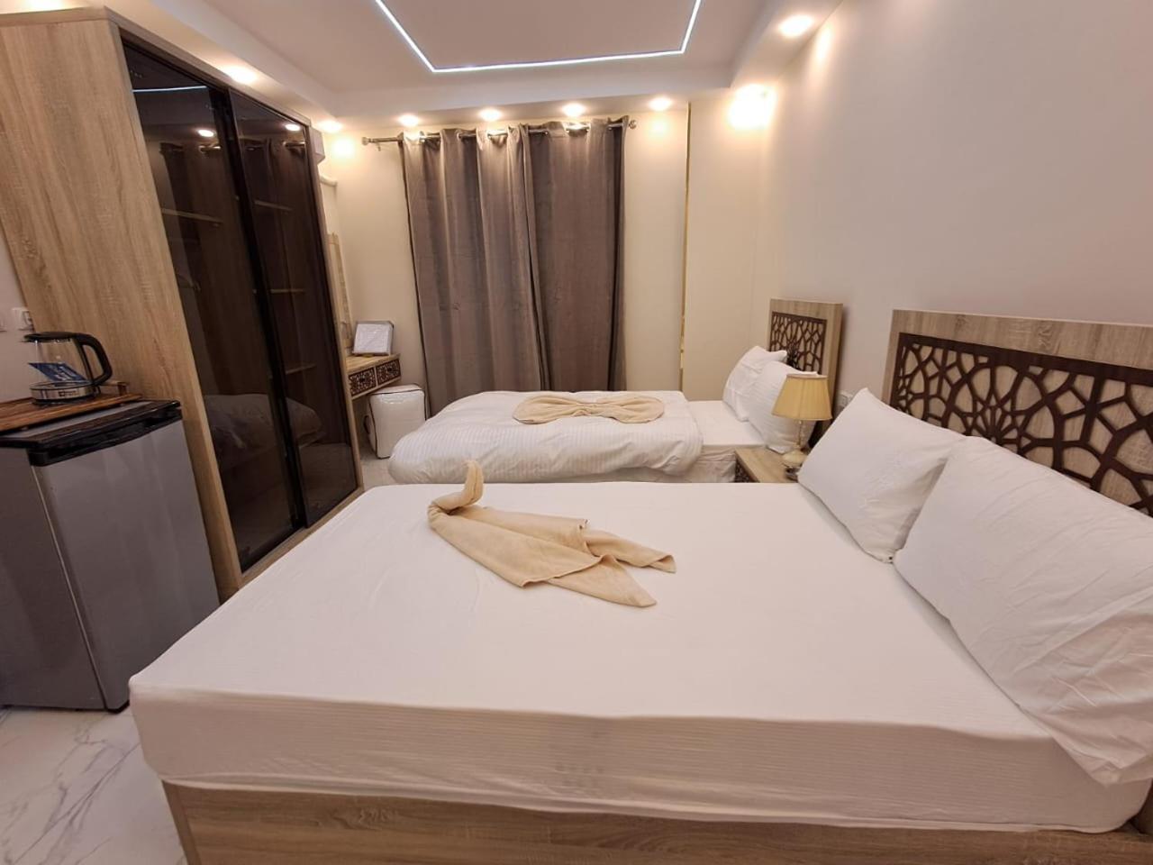 Pyramids East Inn Kafret el-Gabal Екстериор снимка