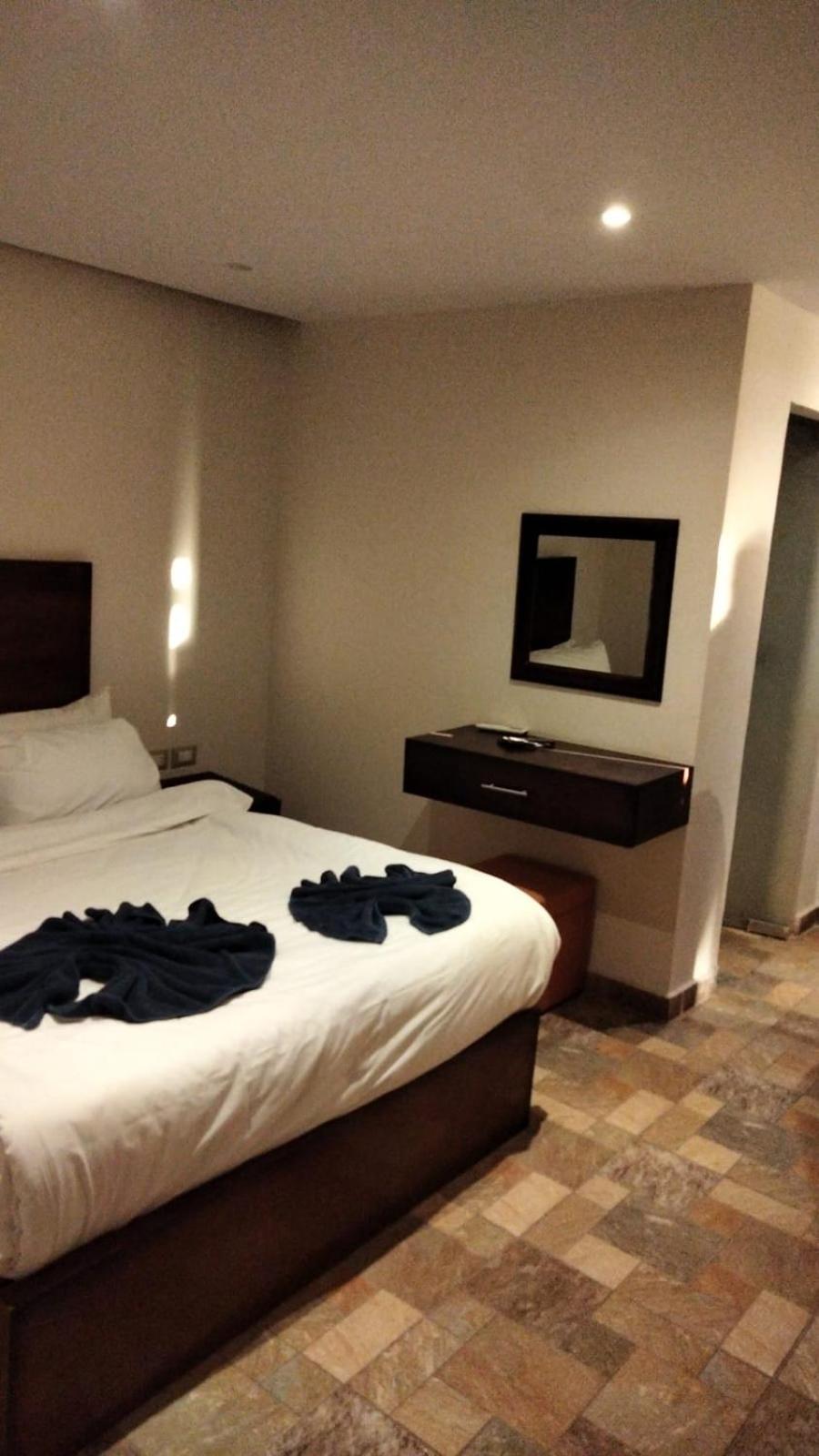 Pyramids East Inn Kafret el-Gabal Екстериор снимка