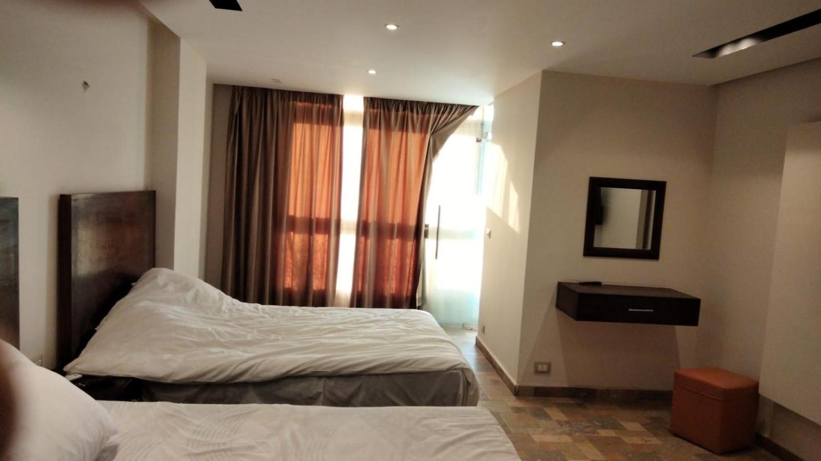 Pyramids East Inn Kafret el-Gabal Екстериор снимка