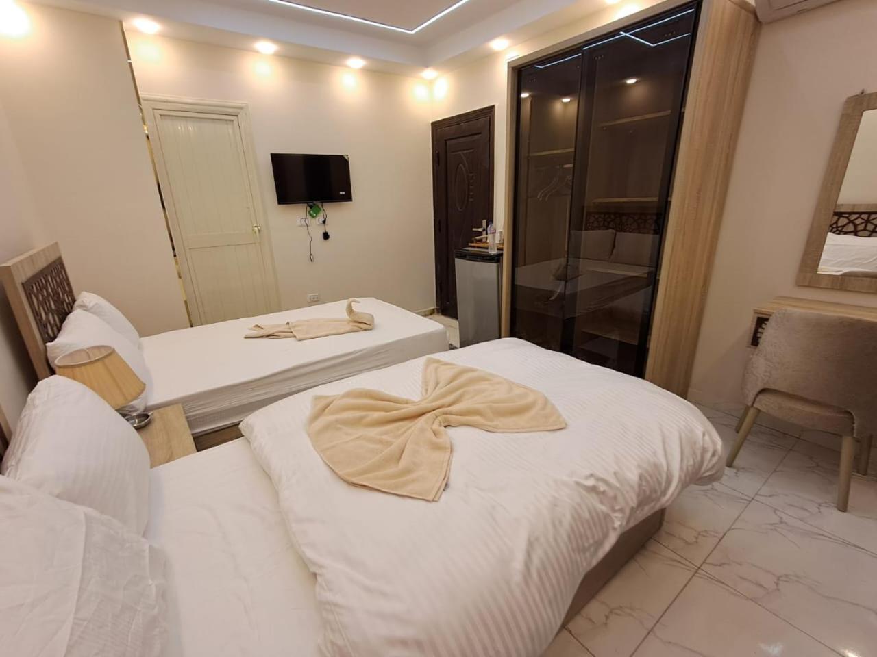 Pyramids East Inn Kafret el-Gabal Екстериор снимка